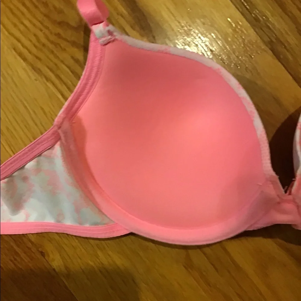 Women’s size 36B push-up underwire smart and sexy bra.  M